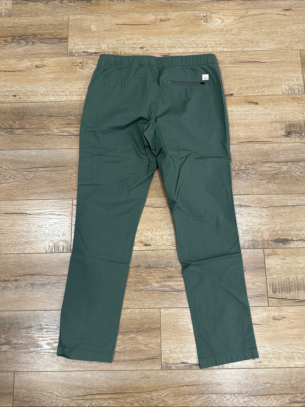 Vuori Women’s Green Pants - Picture 6 of 6